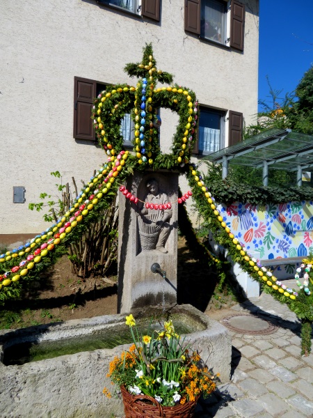 Karfreitag - Lauf von Buttenheim nach Trailsdorf mit Osterbrunnen am 19.04.2019 