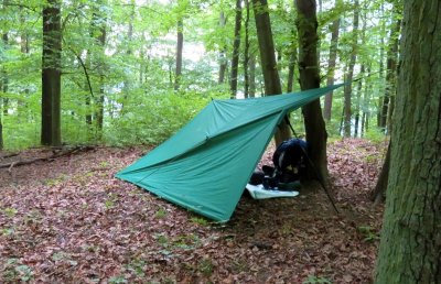 Biwakplatz mit Tarp zum bernachten